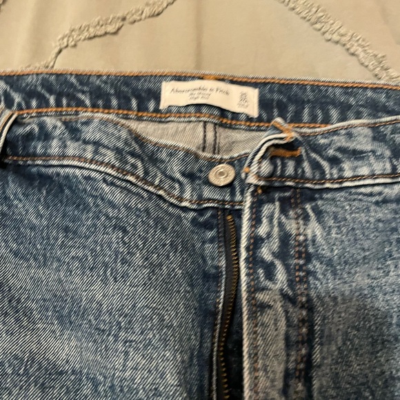 Abercrombie & Fitch jeans - Picture 2 of 2